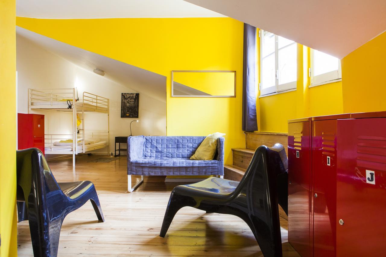 Single Bed 10-Bed Dormitory Room